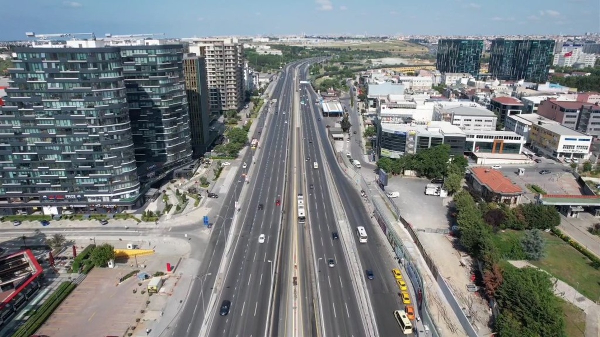 İstanbul'da bayramın ikinci günü yollar boş: Yoğunluk yüzde 17