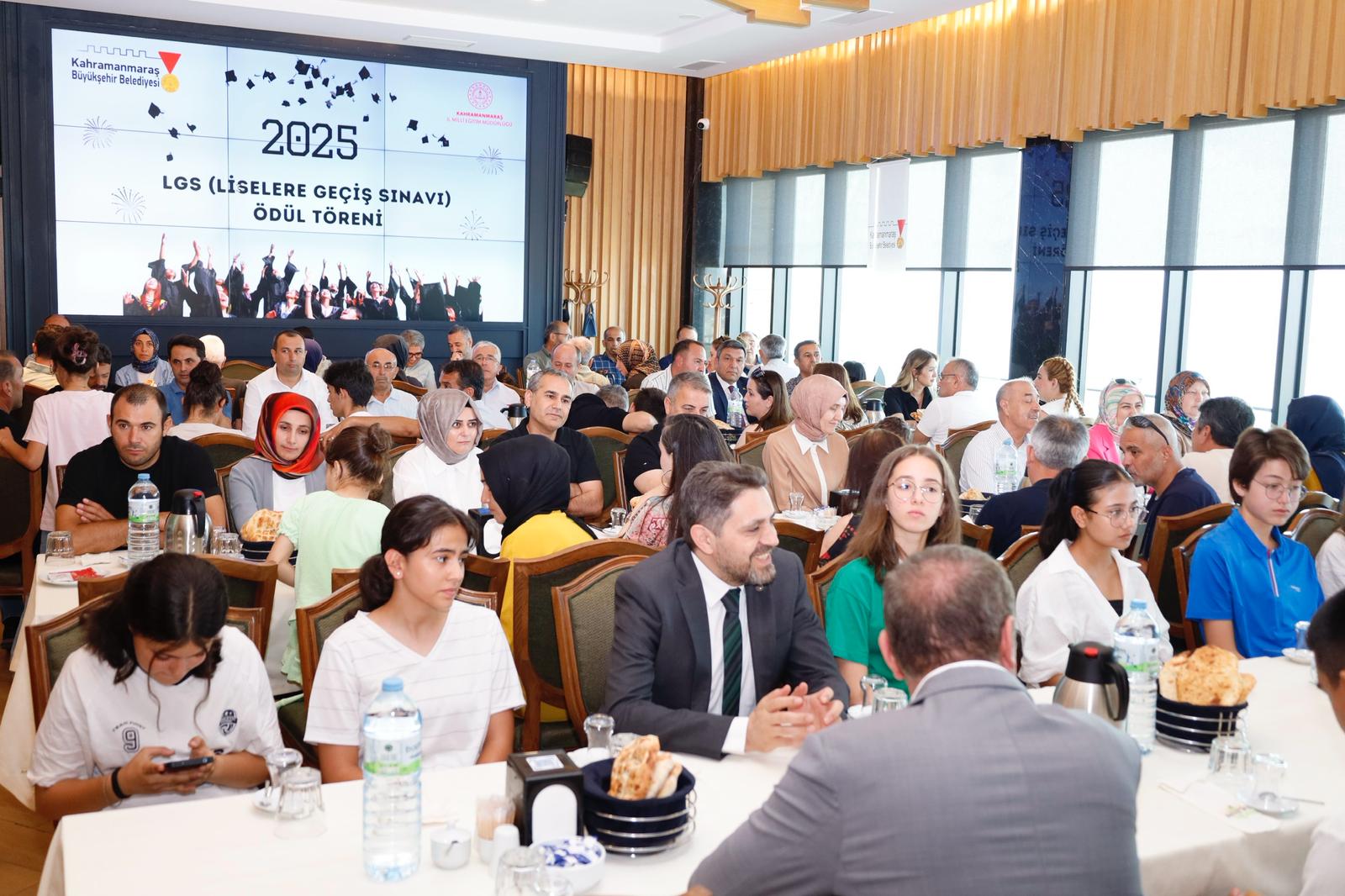 Lgs Öğrenci̇ler Ödül (2)