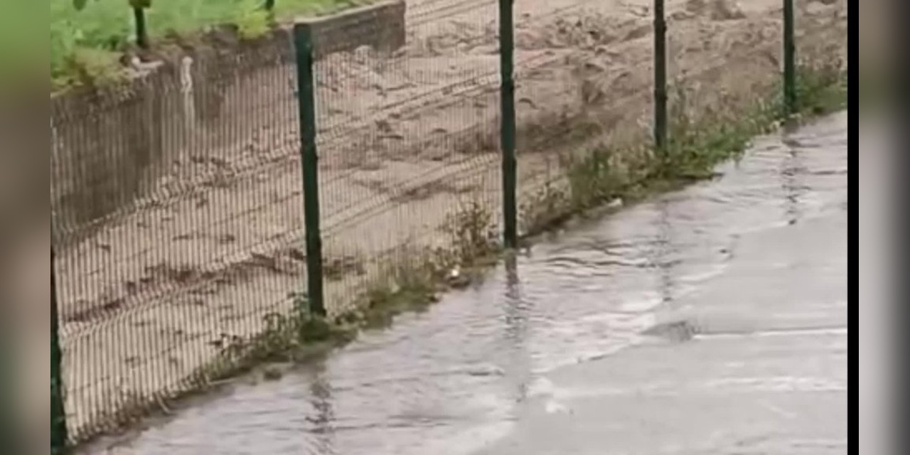 Kadirli'de şiddetli yağmur ve dolu felaketi: 7 araç selde sürüklendi