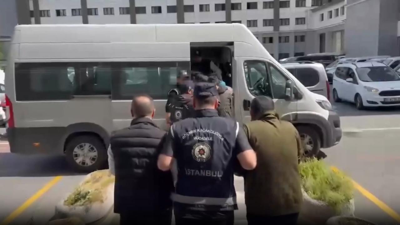 sahte-pasaport-operasyonu-aa-2359697.jpg