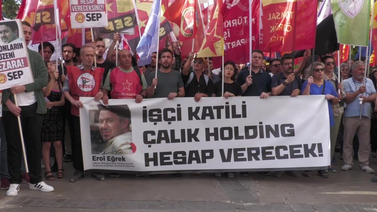 İzmir'de Erol Eğrek'in Ölümü Protesto Edildi: 'İşçilerin Katili Saray Rejimi'