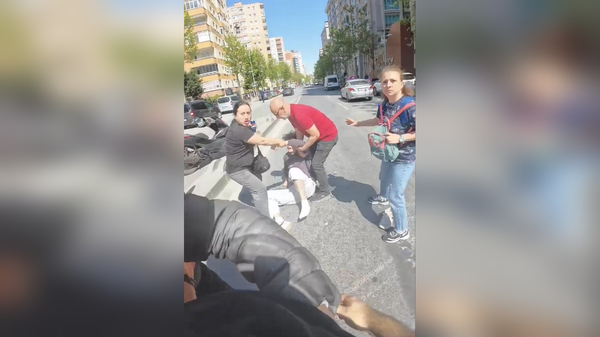 Esenyurt'ta yaya geçidi tartışması kavgaya dönüştü: Sürücü gence tekme attı