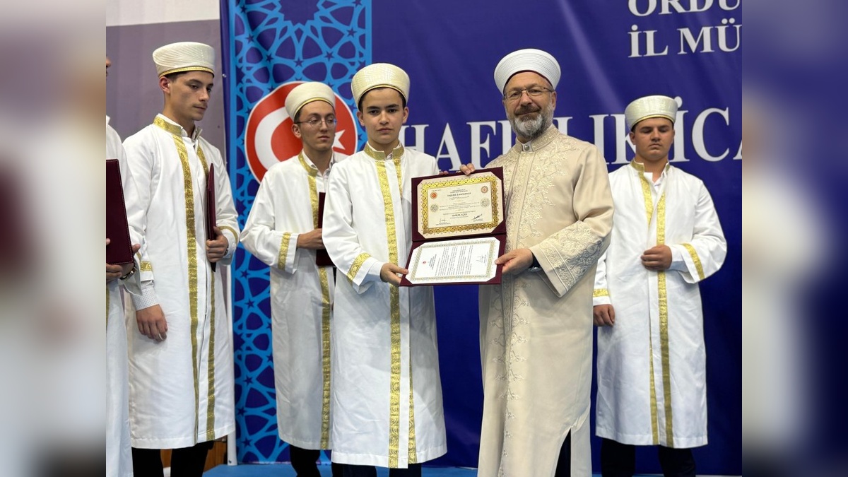 Diyanet İşleri Başkanı Erbaş, Ordu'da 452 Hafıza İcazet Belgesi Takdim Etti