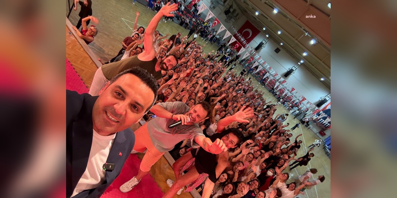 Çiğli'de 19 Mayıs Kutlamaları Dans Gösterisiyle Zirveye Ulaştı