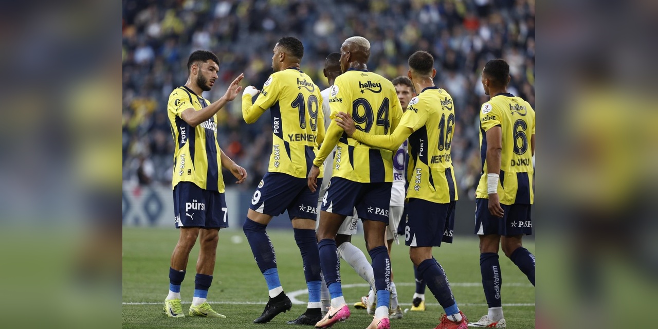 Fenerbahçe, Eyüpspor'u 2-1 Yendi, Ancak Taraftarlar Yönetime Tepki Gösterdi