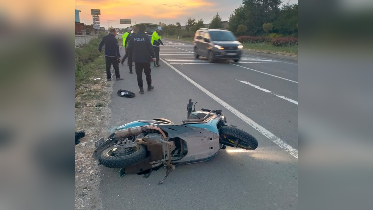 Keşan'da Motosiklet TIR'a Çarptı: Sürücü Ağır Yaralı