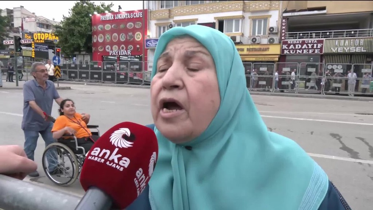 Bursa'da miting: 'Ekrem İmamoğlu ve gençler için dua ediyorum'