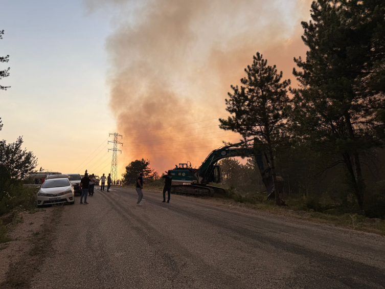 Karabük'teki orman yangınına müdahale ediliyor