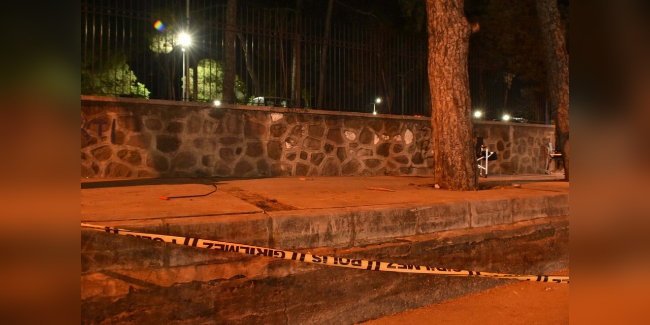 İzmir'de Silahlı Kavga: Bir Kişi Hayatını Kaybetti, Bir Kişi Ağır Yaralı