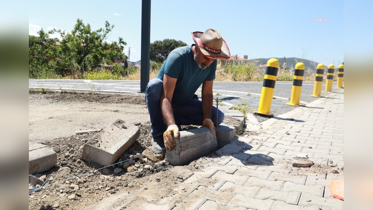 Burhaniye'de yaz öncesi yol çalışmaları hız kazandı