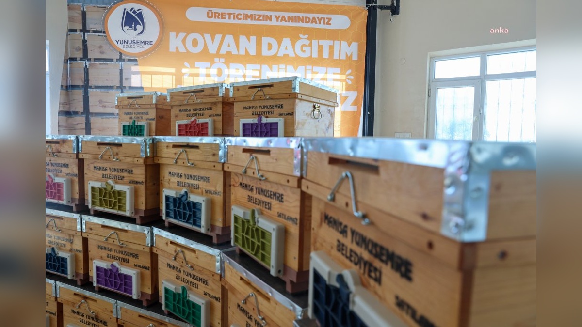 Manisa'da arıcılara kovan desteği devam ediyor