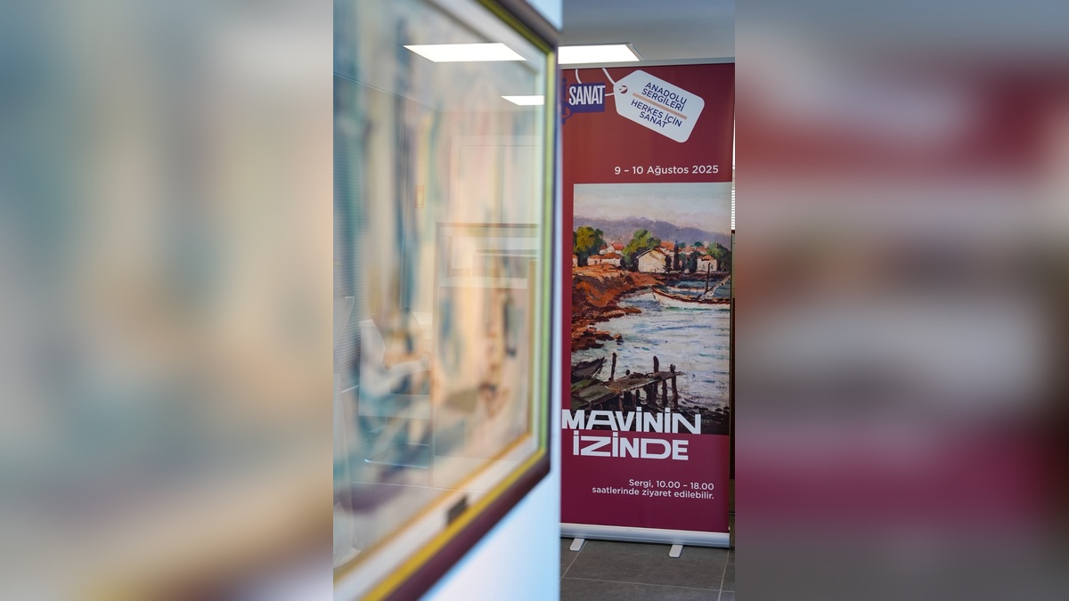 Gelibolu'da 'Mavinin İzinde' sergisi: Kalpaklı Atatürk portresi ilgi odağı