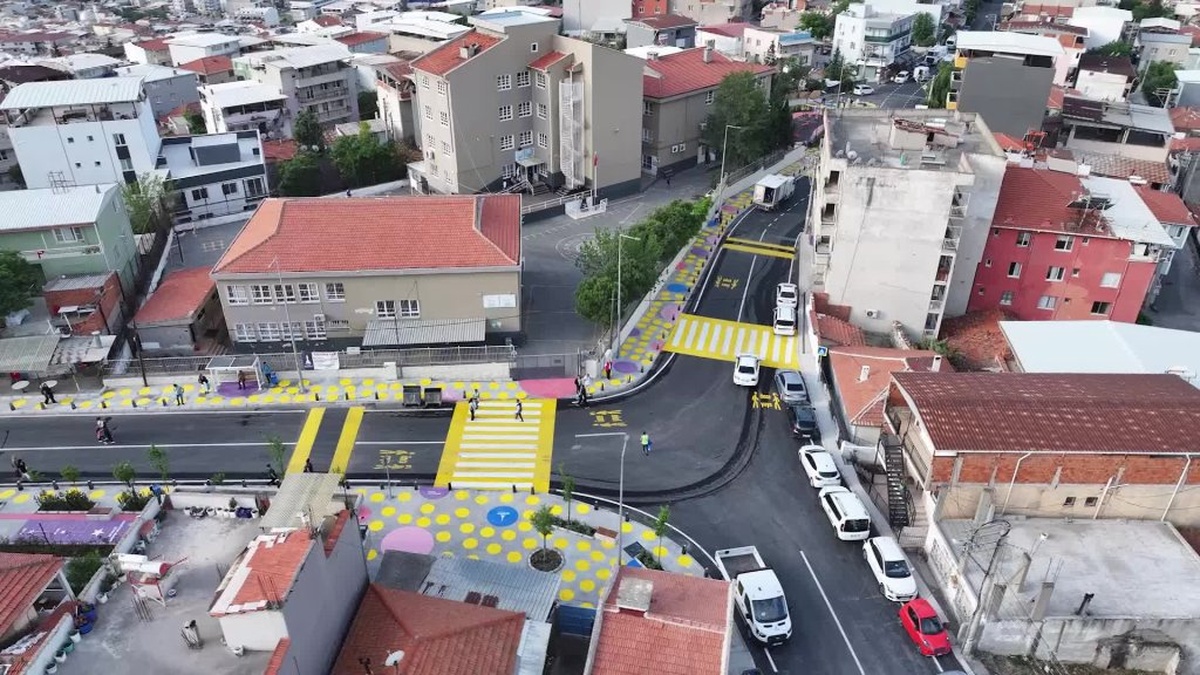 İzmir Büyükşehir Belediyesi, Çiğli'de Güzeltepe Okulları Çevresini Güzel İzmir Hareketiyle Dönüştürdü