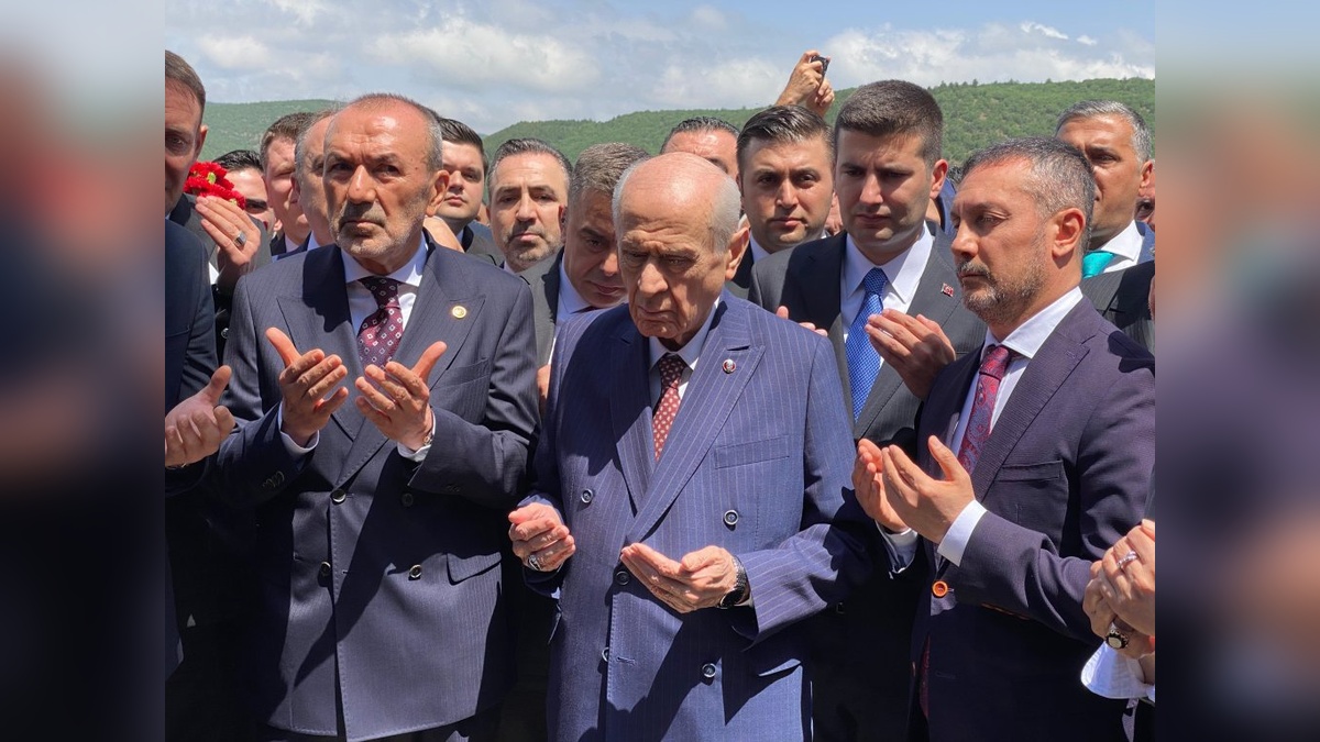 Bahçeli'den Ülkücü Şehitler Anıtı'nda anlamlı sözler