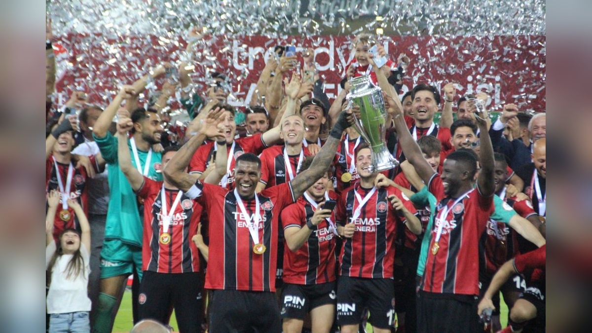 Fatih Karagümrük Süper Lig'e yükseldi