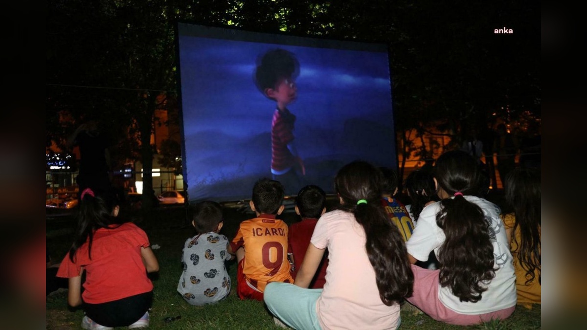 Ataşehir'de Parklarda Çocuk Sinema Günleri