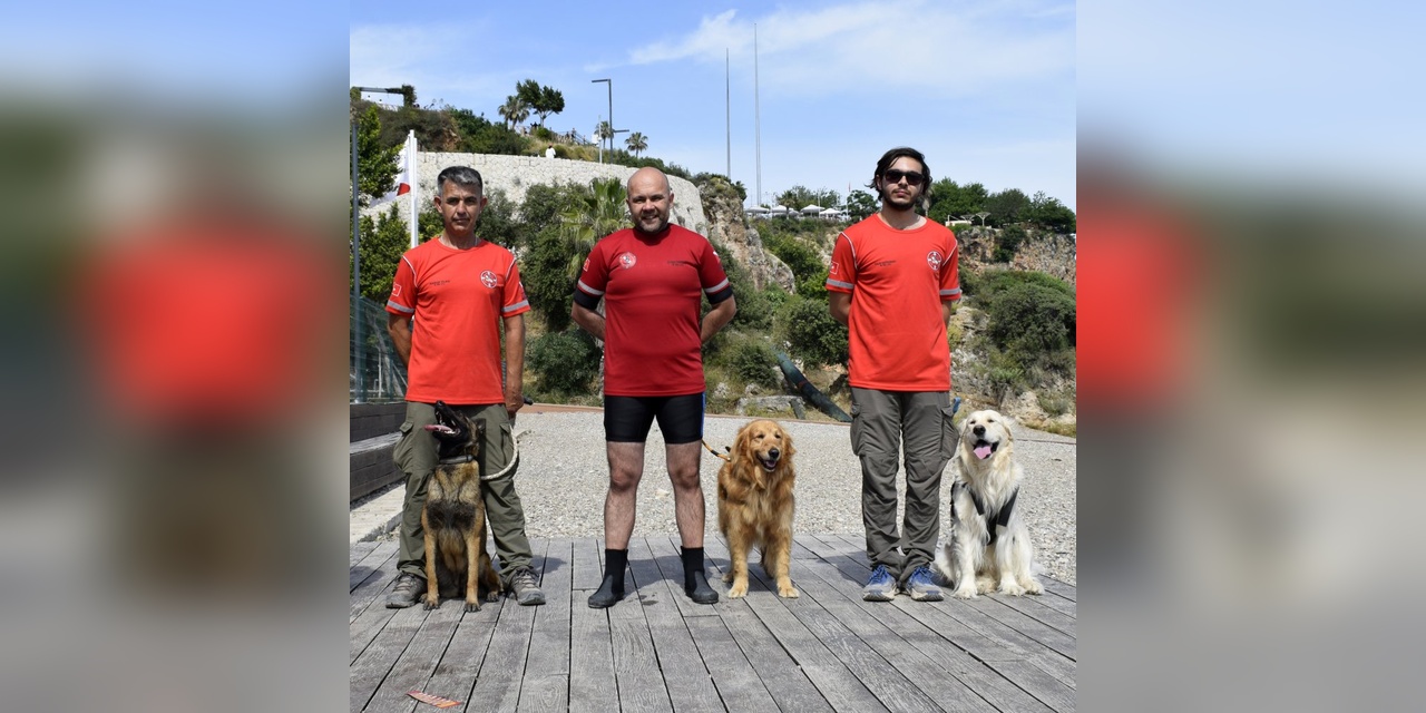 Antalya'da su altı arama kurtarma köpeği Zeyna ve ekibi eğitimlerini sürdürüyor