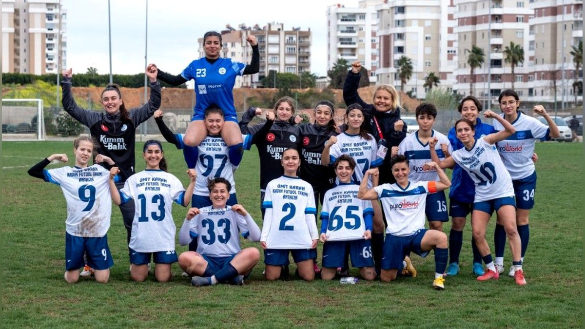 Antalya'da Özge İnpınar Uğurlu'nun takımı 2'nci lige yükselme maçlarında