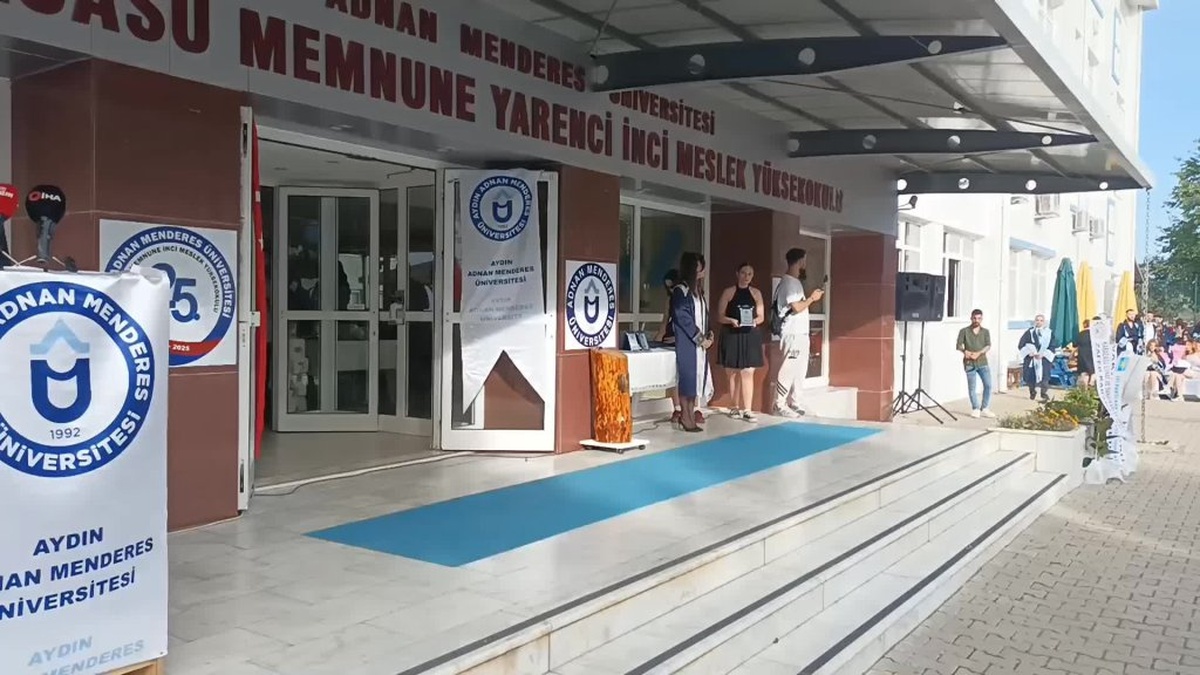 Aydın'da 43 yaşındaki baba üç üniversite bitirdi