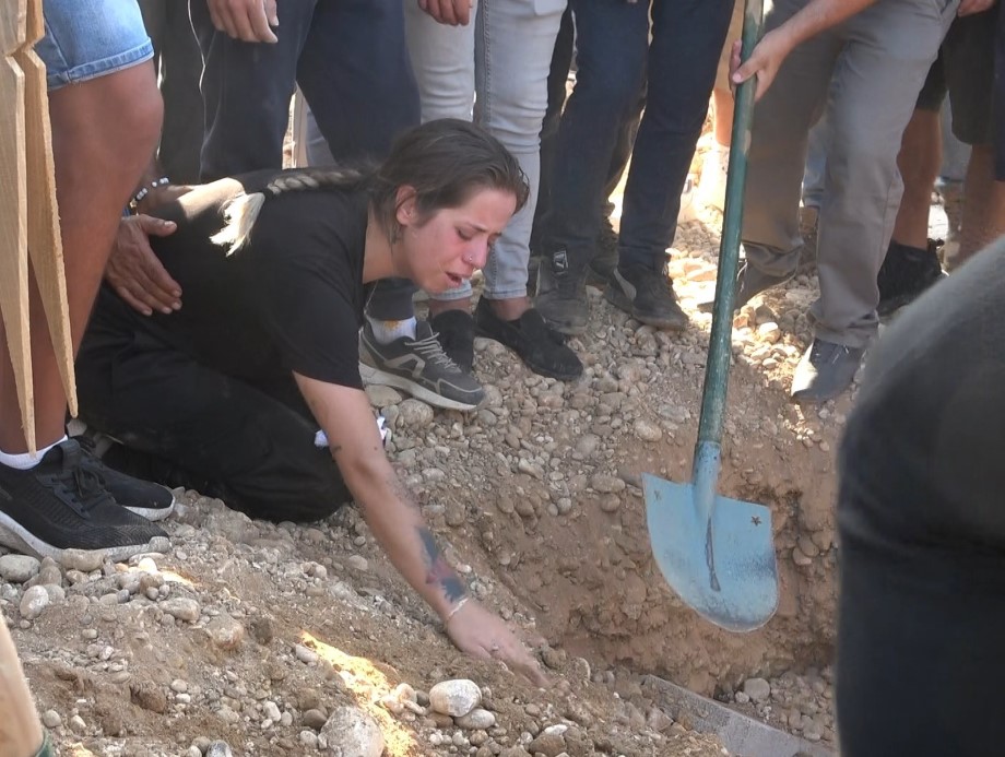 Tek teker aşk ’tek’ bıraktı, genç kadının feryatları yürekleri yaktı