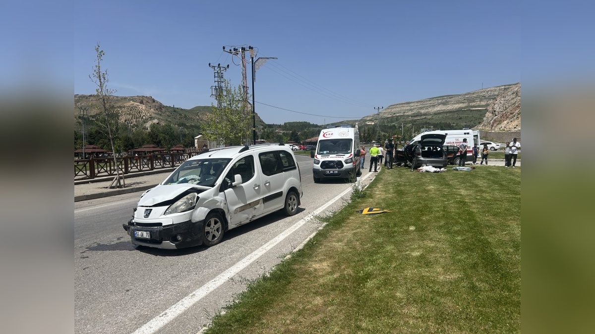 Sivas'ta trafik kazası: 6 yaralı