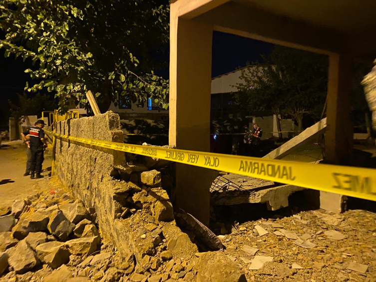 Diyarbakır'da Balkon Çöktü2