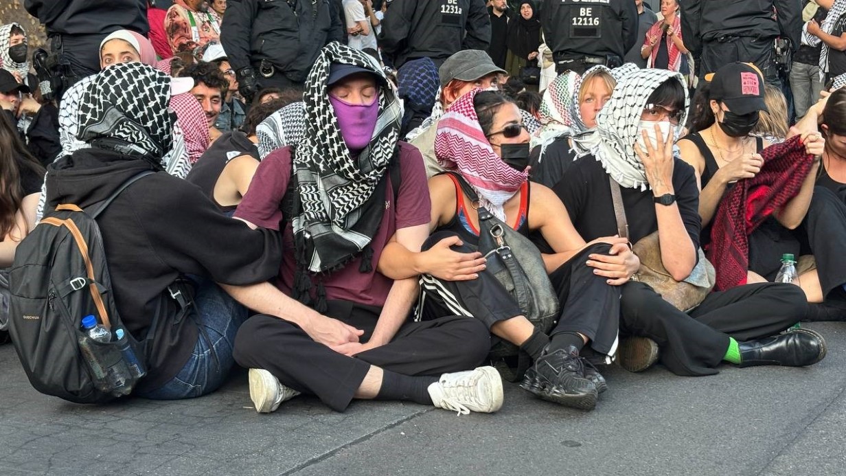 Alman polisinden Filistin'e destek eylemi yapanlara sert müdahale