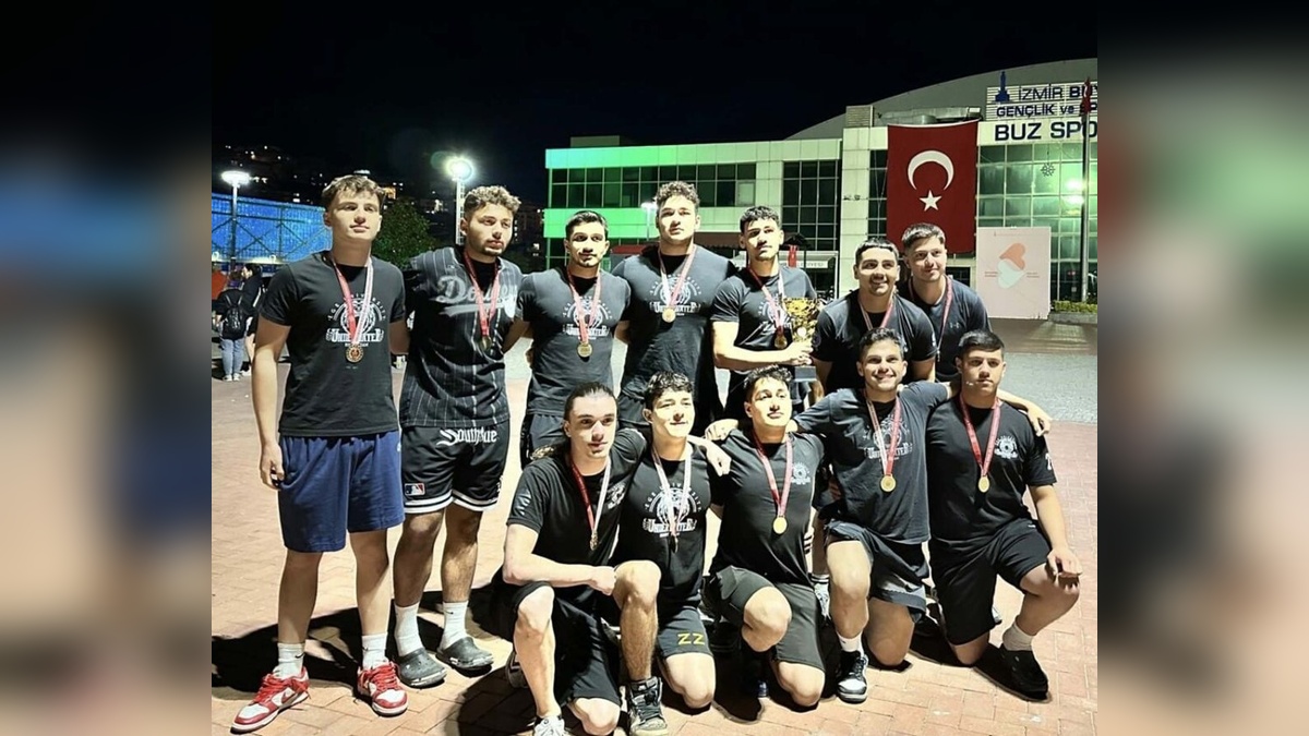 Ege Üniversitesi, 21 Yaş Altı Sualtı Ragbisi İzmir Serhat Kupası'nda üç takımla da dereceye girdi