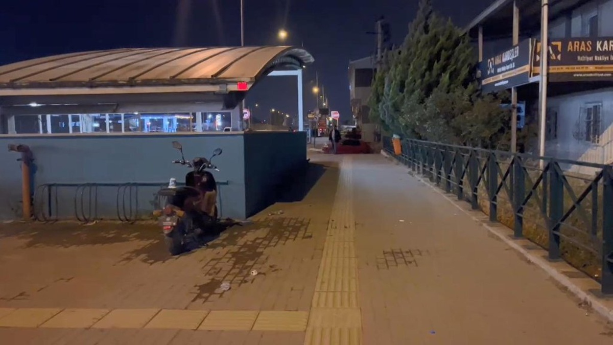 Bursa'da metro istasyonunda bıçaklı kavga: 3 yaralı