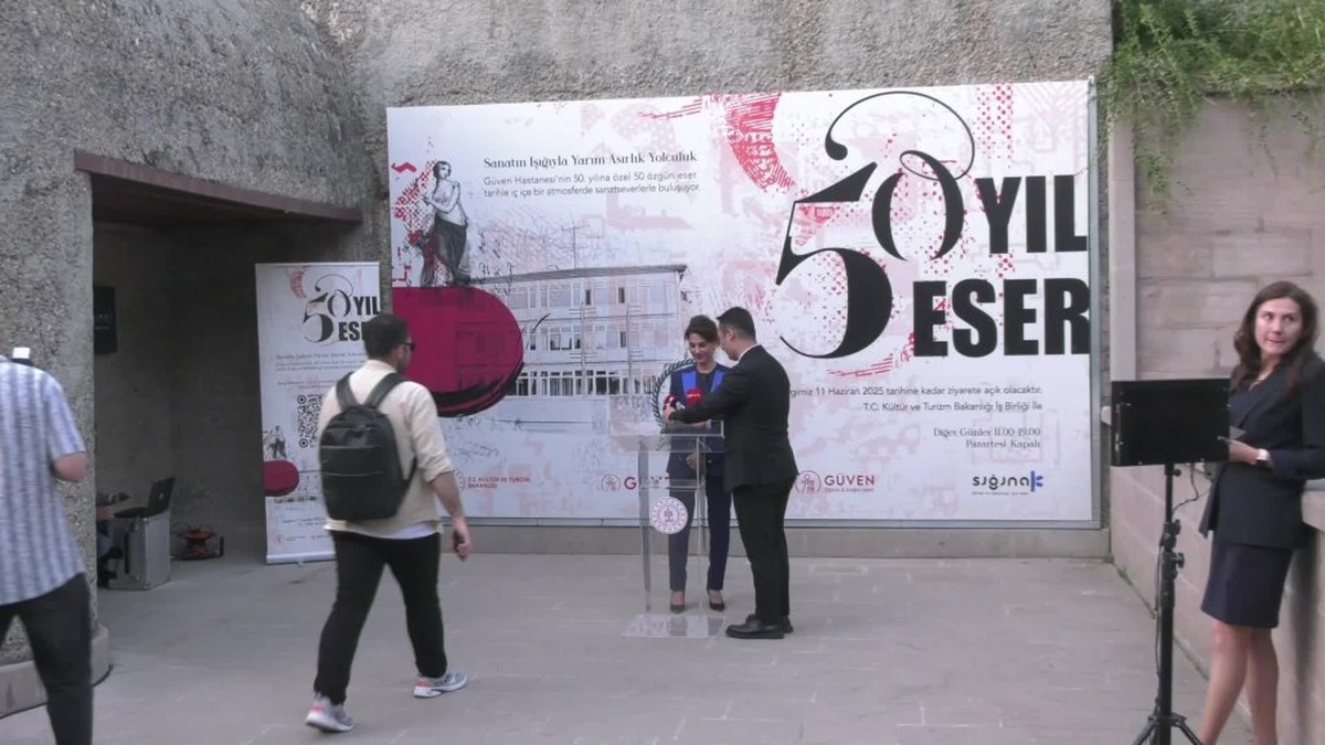 Güven Hastanesi'nin 50. yılı için '50 yıl 50 eser' sergisi açıldı