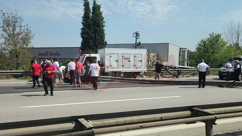 Otoyolda Tir Kazasi5-1