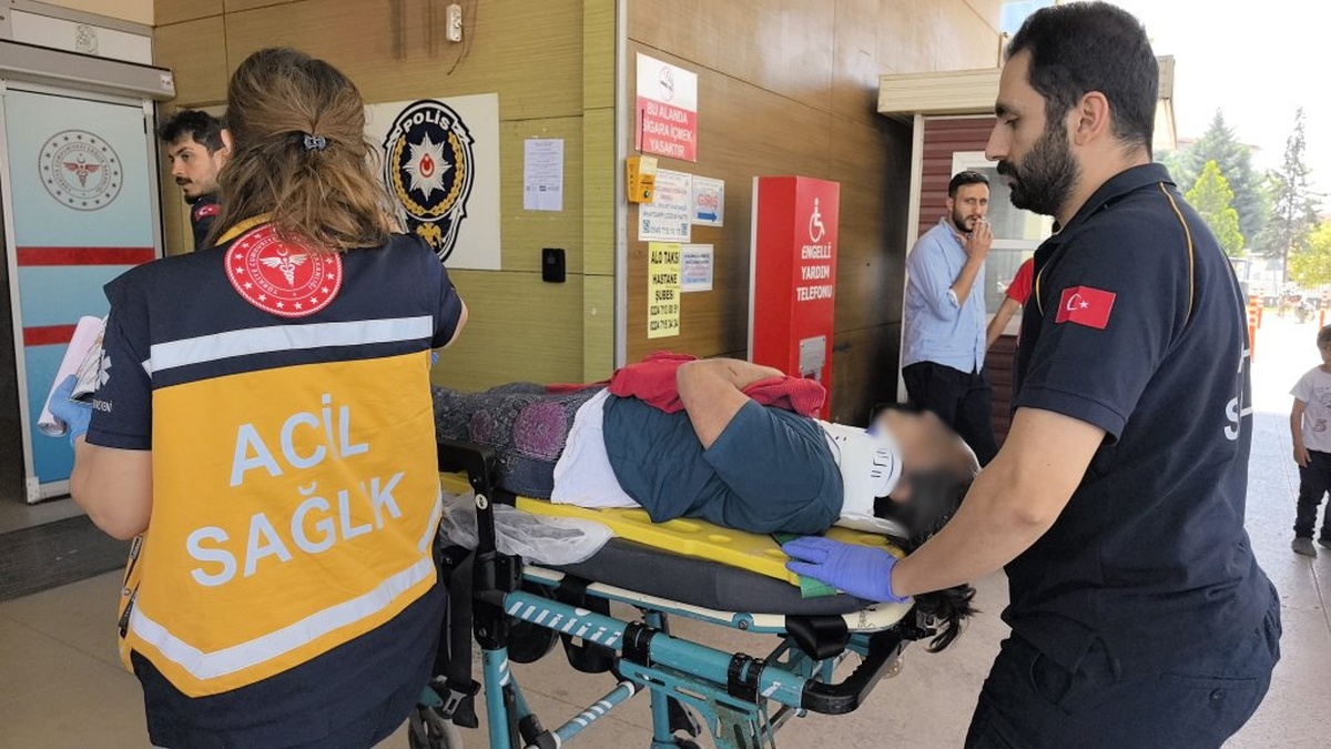 İnegöl'de çatıdan düşme: 63 yaşındaki kadın yaralandı