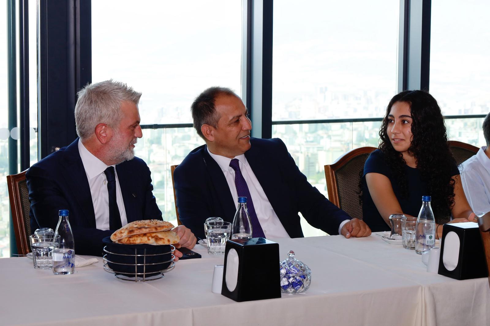 Lgs Öğrenci̇ler Ödül (3)