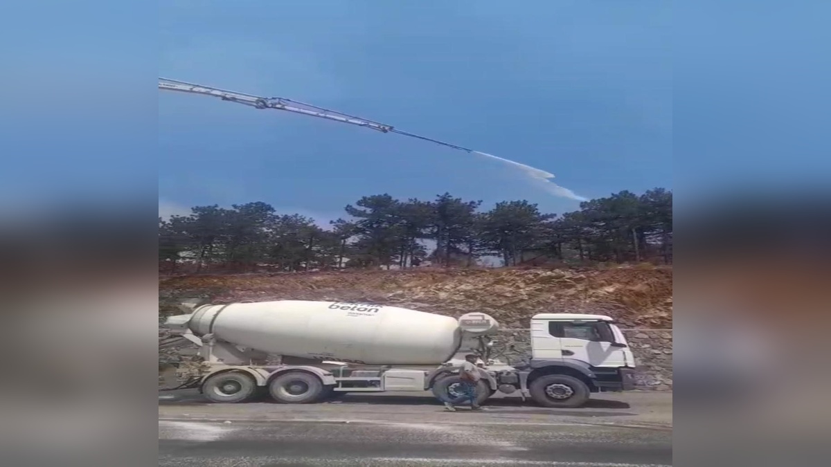 Harmancık yangınına beton pompasıyla su püskürtüldü