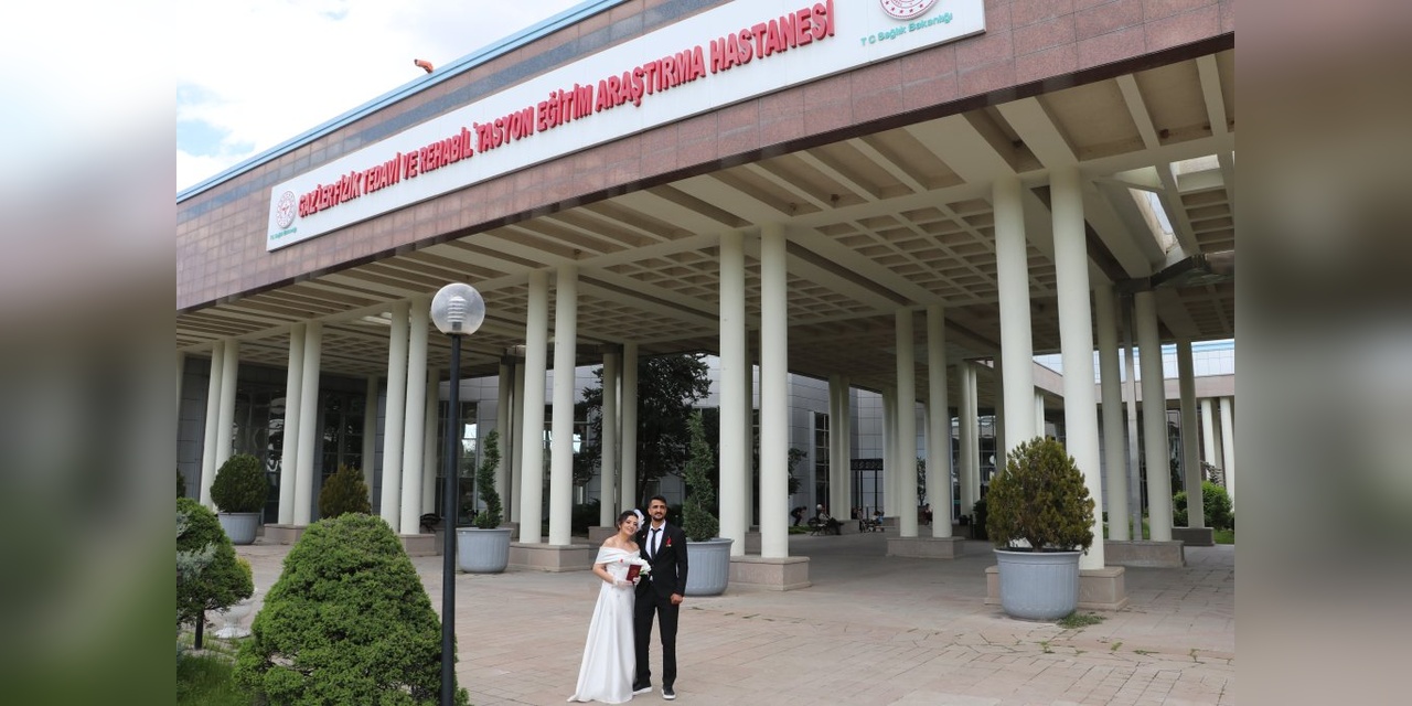 Pençe-Şimşek Gazisi Aziz Çınar, Tedavi Gördüğü Hastanede Evlendi