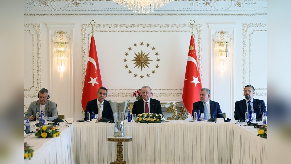 Erdoğan, Fenerbahçe Beko'yu Vahdettin Köşkü'nde kabul etti
