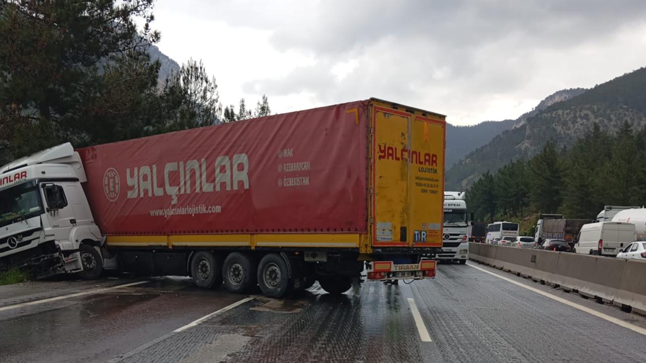 mersin-tir-kaza-aa-2359918.jpg