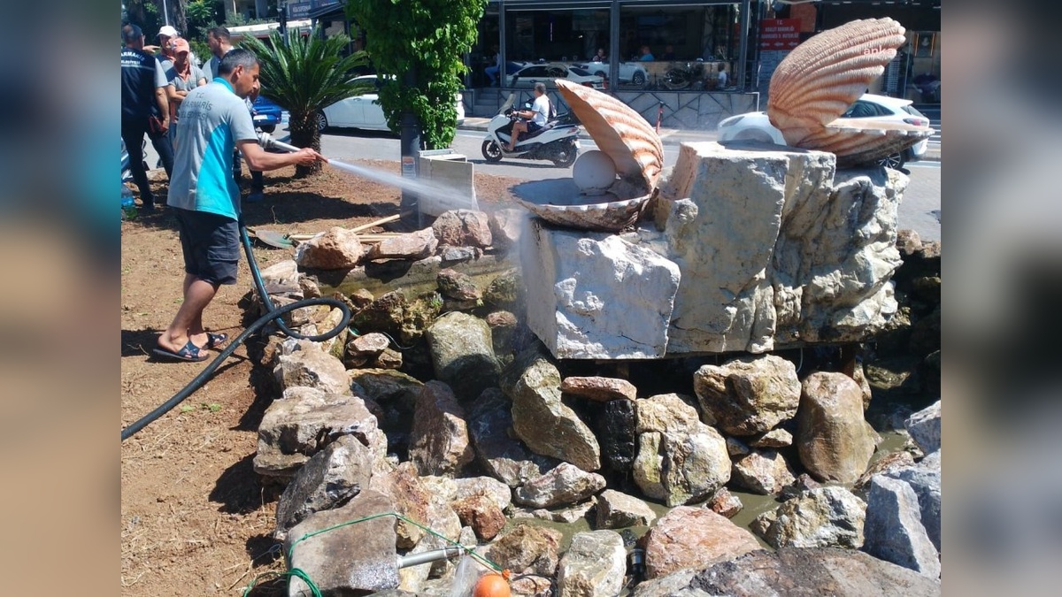 Marmaris'te yaz sezonu temizlik çalışmaları başladı