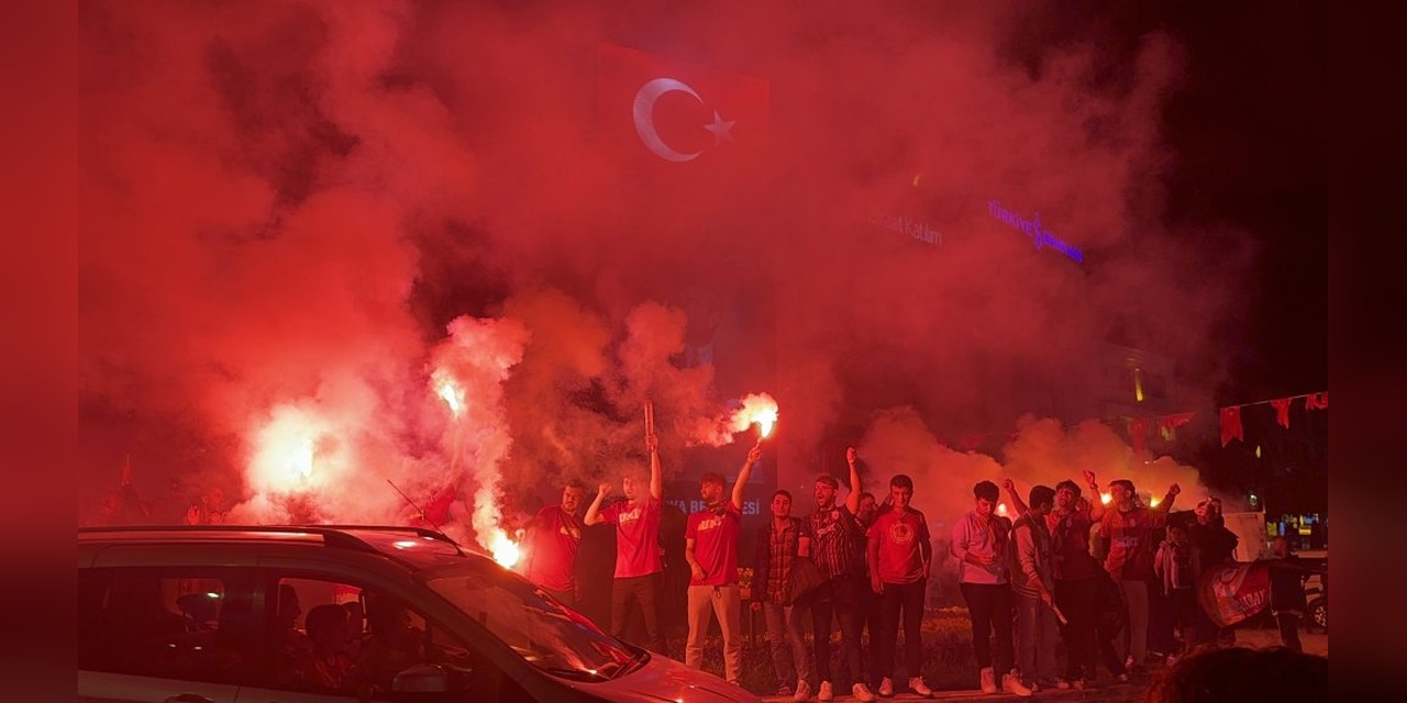 Galatasaray'ın 25. Şampiyonluğu Yalova'da Coşkuyla Kutlandı
