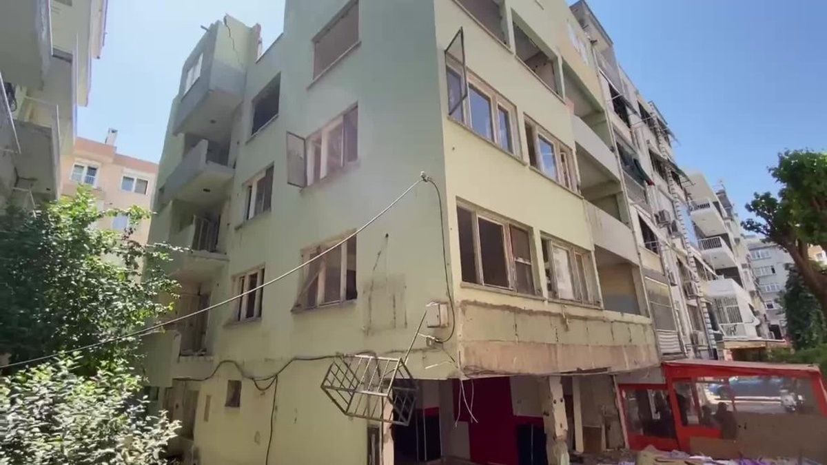 Bornova'da kentsel dönüşüm alanında 3 kafatası bulundu
