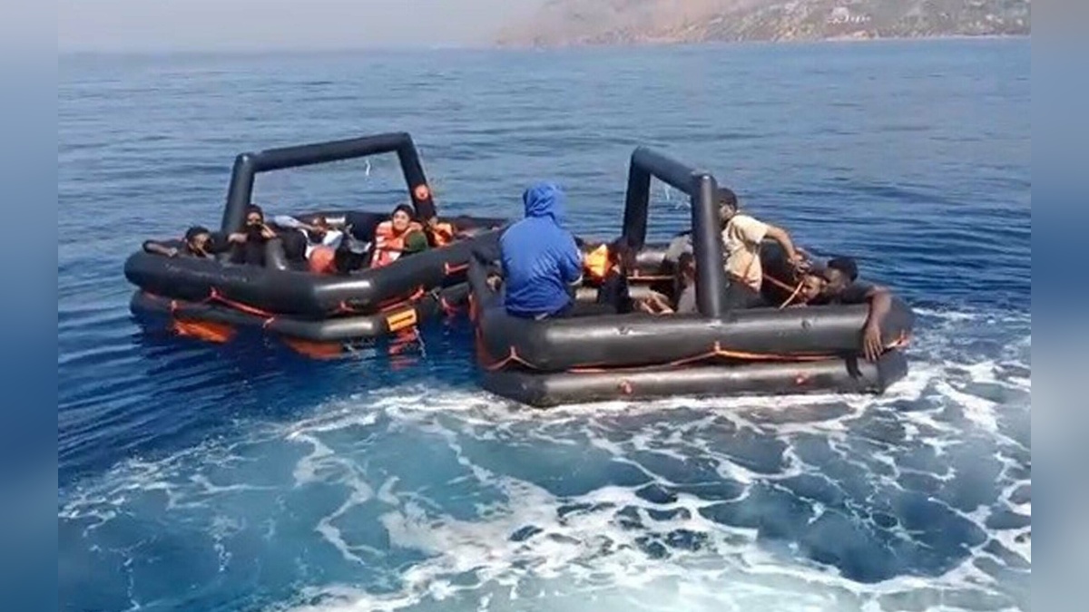 Ayvacık açıklarında 19 kaçak göçmen kurtarıldı