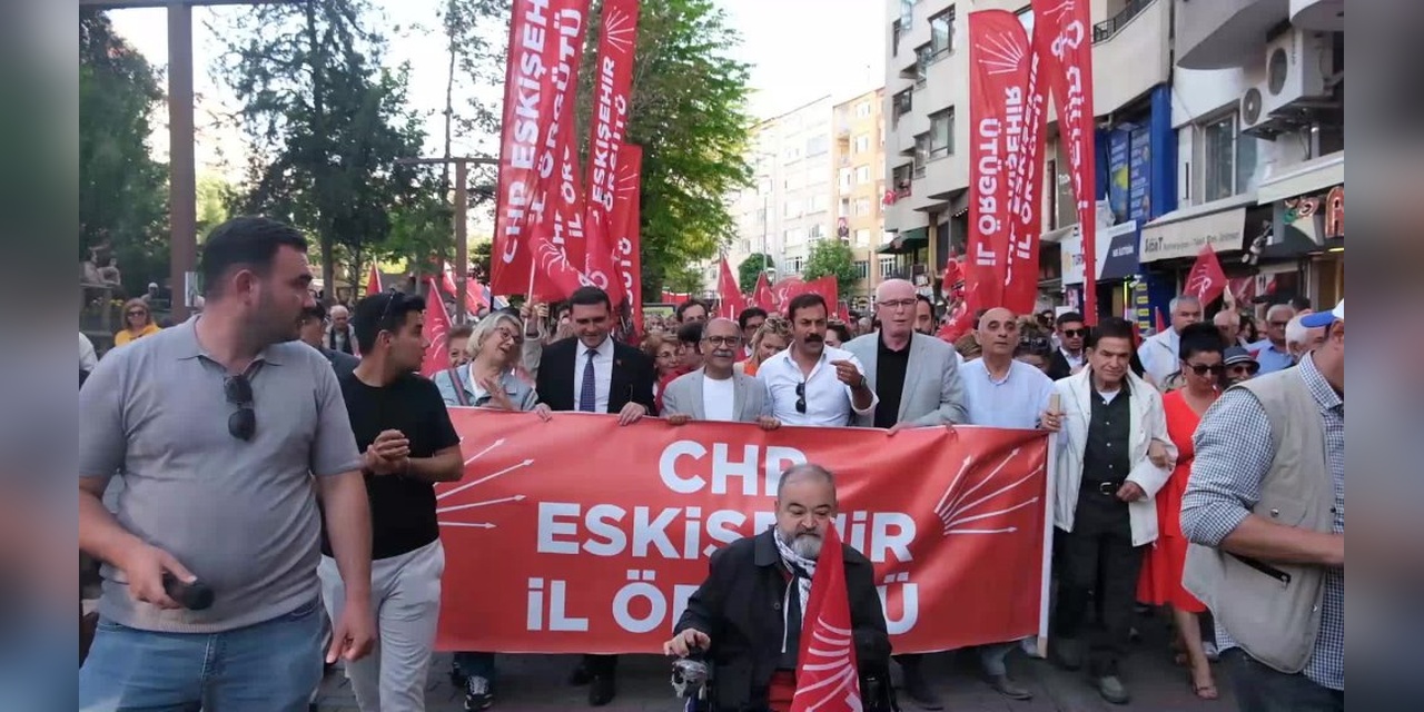 Eskişehir'de 19 Mayıs yürüyüşü: 'Anadolu'da ablukaya alındık, yine sokaktayız'
