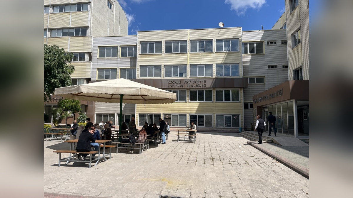 Kocaeli Üniversitesi Güzel Sanatlar Fakültesi binası yapısal çatlaklar nedeniyle boşaltıldı