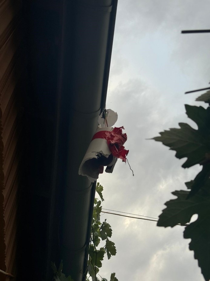 Kayseri’de eğitim amacıyla atılan roket evin çatısına düştü