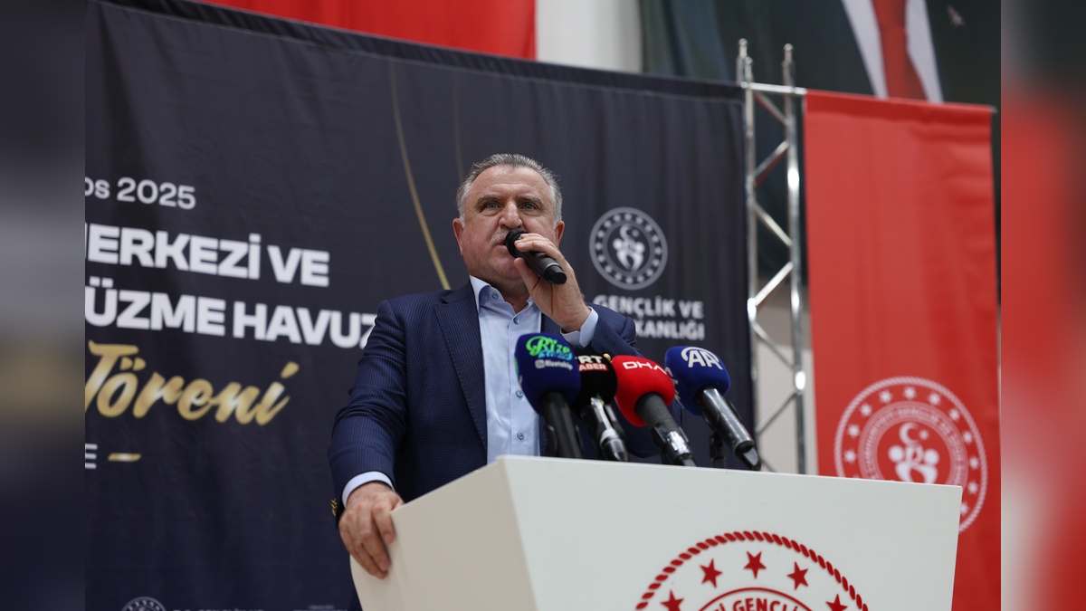 Bak: 12 milyon kişiye yüzme öğrettik