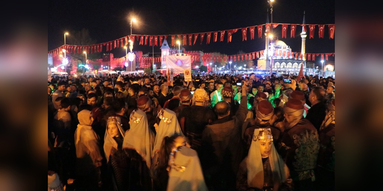 Kayseri'de Binlerce Kişi 19 Mayıs Fener Alayı'nda Buluştu