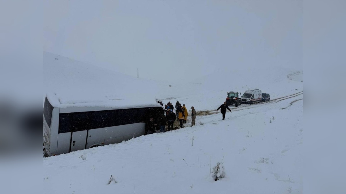Trabzonlu Taraftarları Taşıyan Otobüs Kar Yağışı Nedeniyle Yoldan Çıktı