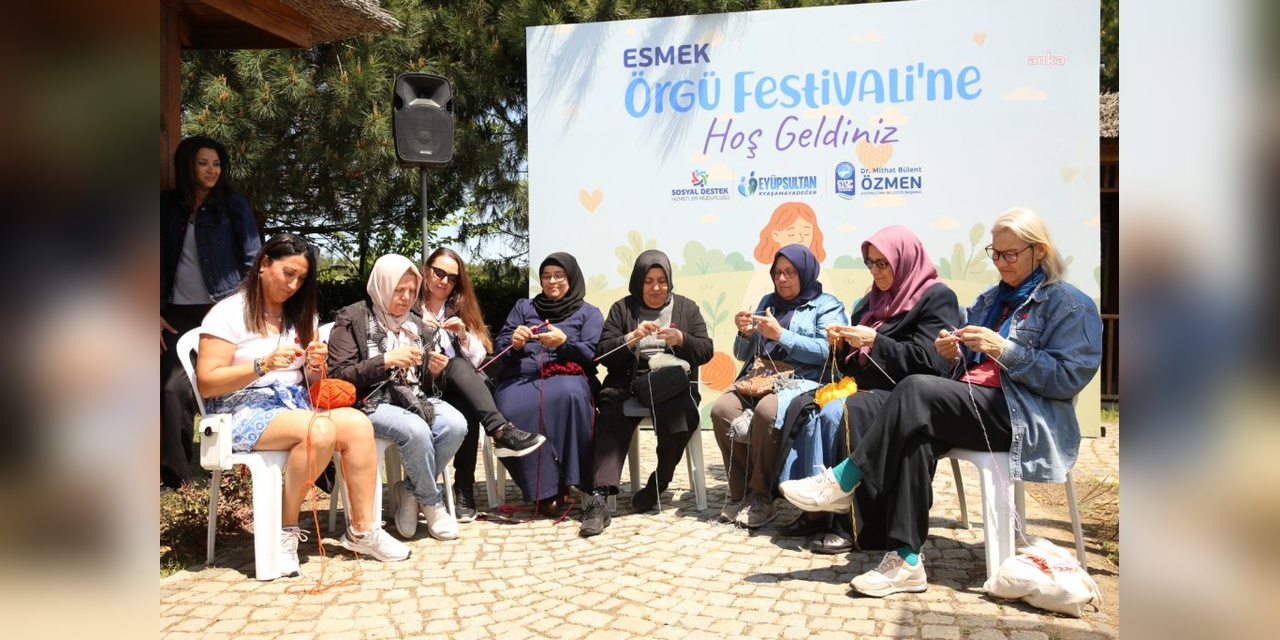 Eyüpsultan'da ESMEK Örgü Festivali: 10x10 santimetrelik örgü motiflerinden oluşan battaniye Darülaceze'ye bağışlanacak