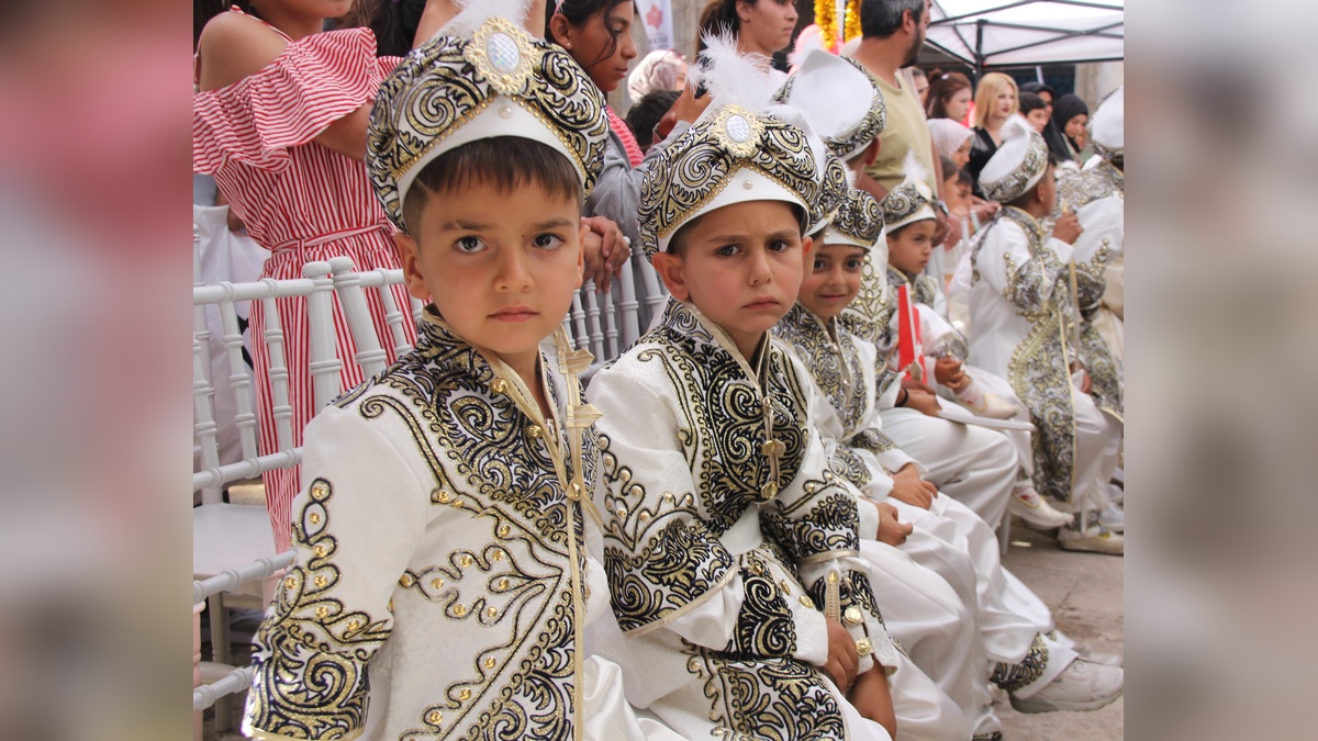 Sivas'ta 34 çocuk için sünnet şöleni