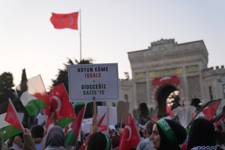 İstanbul'da Gazze'ye Umut Işığı Ol yürüyüşü